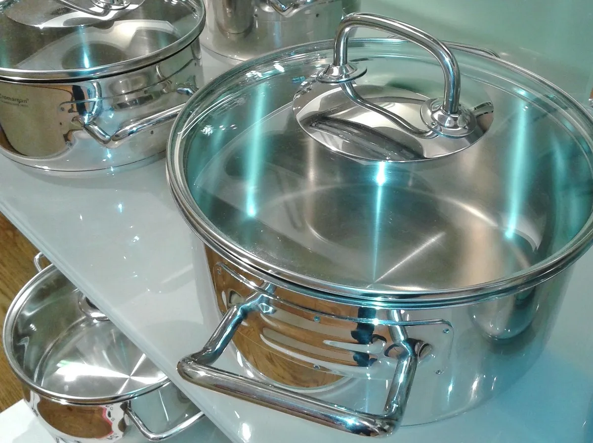 cooking pot, pot, boiler, boiling kettle, cook, cookware, kitchen, glass lid, lid, handle, glass, metal, stainless steel, stole, silver, shine, glittering, cook